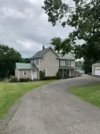 The Olde Farmhouse Spacious Lakefront House with Amazing View