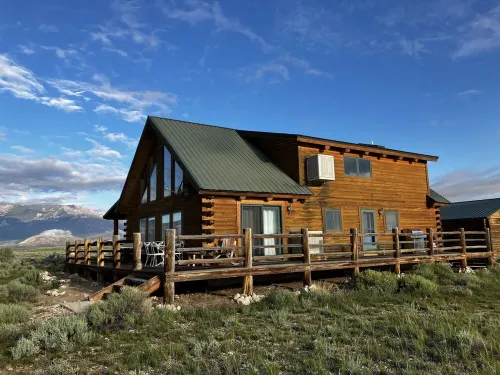 River Frontage! Beautiful log home sitting on Yellowstone River with 360  views!