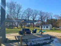 Charming Lakefront Cottage