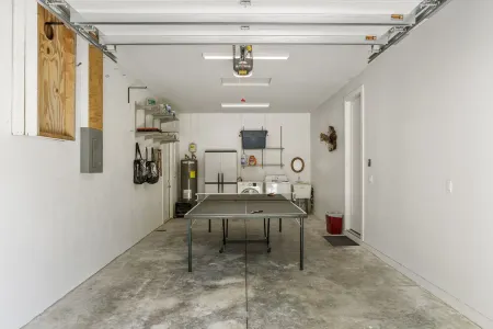 Secluded Cottage with Hot Tub, Walking Distance to Benderson and Utc. Отели в г. Те-Медоуз