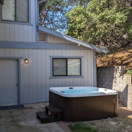 ✨ 3-King Beds / HotTub / EV Charger / Mountain View / Walk to River & Dining