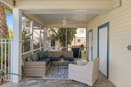 Gulf getaway! Boat dock, HEATED saltwater pool