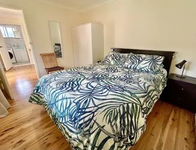 Bellbird Lakeside Cottage