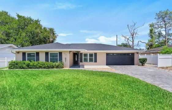 5 BR home with large patio, pool & outdoor family fun - 7 mins to LEGOLAND!