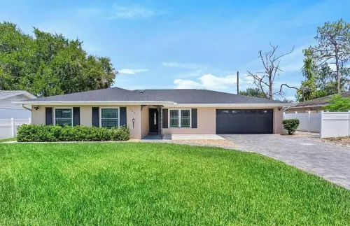 5 BR home with large patio, pool & outdoor family fun - 7 mins to LEGOLAND! Hotel a Cypress Gardens