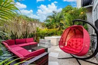 Bio-Hackers! Beach 1 Mile, Cold Plunge, Sauna, Hot Tub, Xbox, Walk to Downtown!