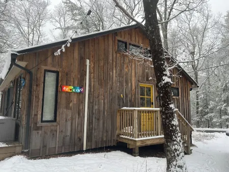 Cabin 85 - 2bd rooms w/ 2 lofty chic spaces