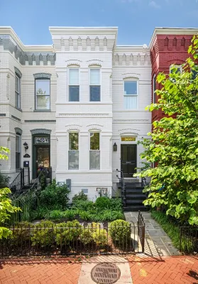 Historic Row House, 2 Blocks to Convention Center & Metro Hotels in Shaw