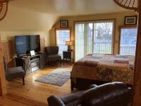 “The Carriage Haus Studio” downtown Mackinaw City! Hotel dekat Old Mackinac Point Lighthouse