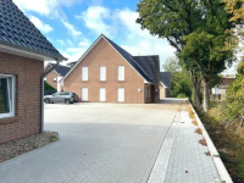 Vacation apartment "Aurora" Papenburg Large balcony EBK New building 74 sqm Free Wifi 2 bedrooms パーペンブルクのホテル