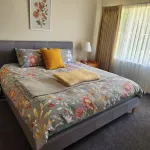 Cosy Mid-Century home, Central, Off Street Parking and Fur Baby Friendly