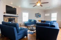 PRIVATE PROPERTY Olympic Pool, Tennis, B-ball, Pavilion, NEWLY RENOVATED (+)