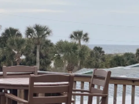Beautiful island home, large entrance to beach! Sun deck, ocean view, hot tub Hotels in Butler Beach