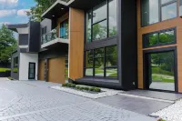 LUXE Living/10,000+sqft/Mins to DT Atlanta! Các khách sạn gần Atlanta Silverbacks Park