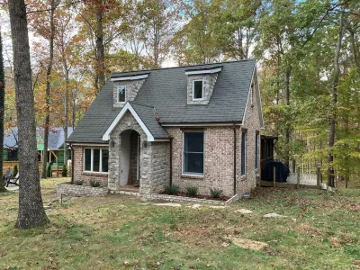 Storybook Cottage in Leipers Fork, TN Hotels near Leipers Fork