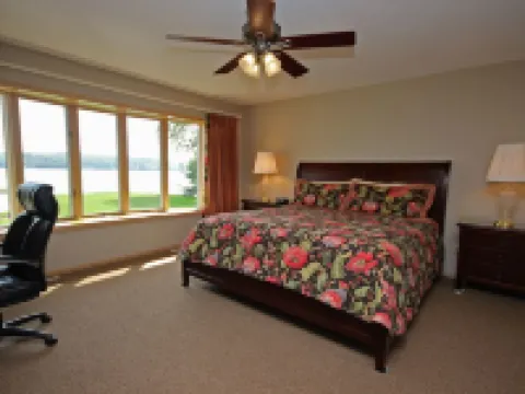 Lake Pointe Lodge: 6Br Lakefront Retreat w/ Free Pontoon, Dock & Firepit Hotels in La Grand Township