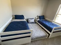 Inviting, well equipped, sleeps 8 + comfortably w/ access to Edmond/OKC in mins. Hotels near David's Bridal Oklahoma City OK