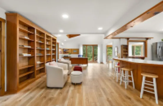 Charming 2-bedroom house on 2 dog friendly landscaped acres in lovely Chester