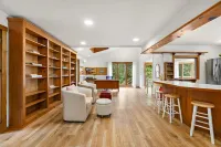 Charming 2-bedroom house on 2 dog friendly landscaped acres in lovely Chester