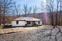 Secluded Cottage on 52 Acres - -30 Min from Hochatown