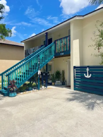 Walk to Historic Downtown, Beach and Amphitheater Nearby