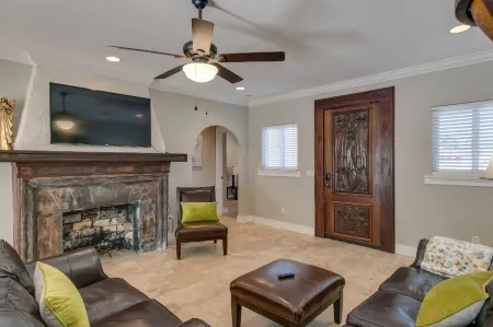 Hacienda 4bed/2bath Heated Pool Sleep 12 in Beds Отели рядом с достопримечательностью «Крейн Крик Променад»