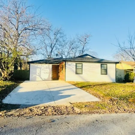 4 BR/2 BA walking distance to AT&T, Ranger Stadium, Texas Live, Six Flags