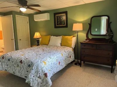 Private Trail Access, Mountain and Creek Views, Short Walk to Town