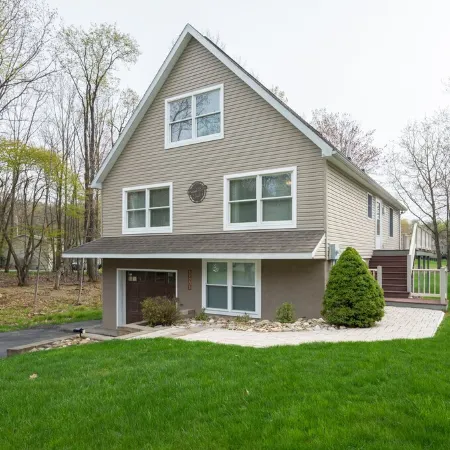 Lakefront Chalet - Pet Friendly No Fee