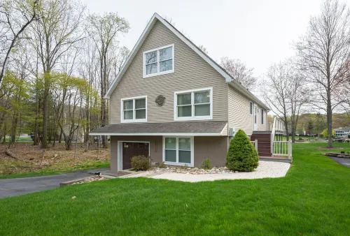 Lakefront Chalet - Pet Friendly No Fee