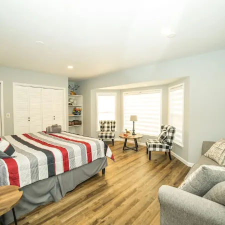 Two Adjacent Farmhouses on 4 acres. Sleeps up to 20. Pet Friendly