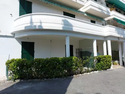 Juan les Pins Appartamento Nuovo Piscina e Tennis Port Vauban周辺のホテル