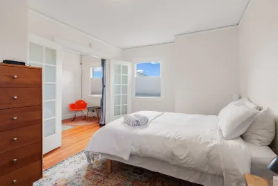 Quiet, Comfortable, Clean. Turnkey & Easy Access to SF, Berkeley, Oakland Hotels near University of California Botanical Garden