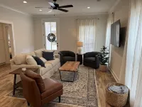 Brand New Gameday Getaway! Less than 3 miles from Campus. Hotel a Starkville