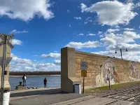 Artistic and Creative Vibe with Indoor Swing 2 Blocks to Downtown & near SEMO