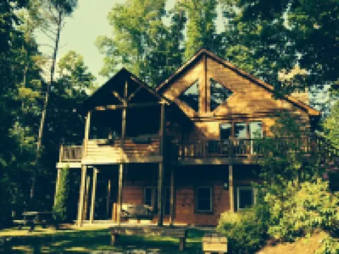 Watauga Lake Home! Hot tub, kayaks, Slip access & Mountain View!