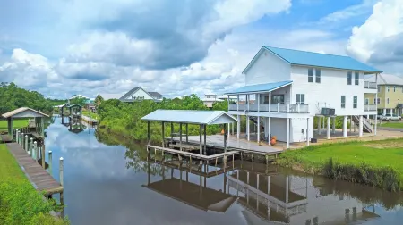 Getting Nauti by the Bay!! 5 Bedrooms, Waterfront!