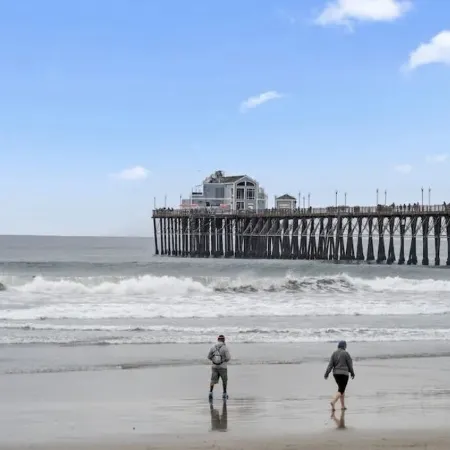 Cozy 1BR Bungalow by the beach, coffee, and dining. Walking Score 10/10