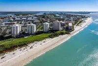 Beautiful Condo on the Beach with Heated Pool, Pickleball, Free WiFi & Parking!