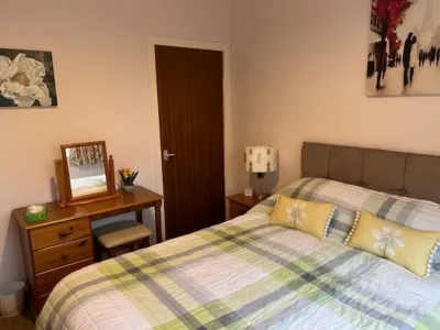 The Lodge- charming cottage on private country house estate