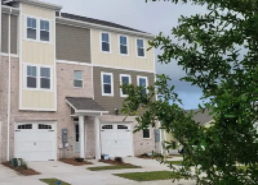 Beaufort Retreat, with pool, pickle ball, clubhouse, resort amenities