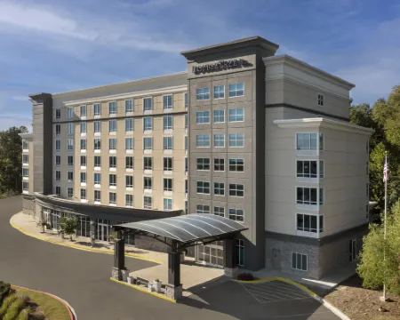 ダブルツリー バイ ヒルトン チャタヌーガ ハミルトン プレイス チャタヌーガのホテル