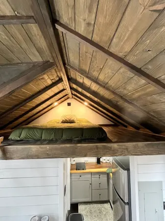 Cozy Mountainside Cottage along the Green River with the comforts of home!