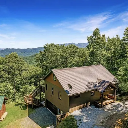 Nantahala Nook, cabin with hot tub,game room, fast wifi & mountain view