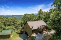 Nantahala Nook, cabin with hot tub,game room, fast wifi & mountain view
