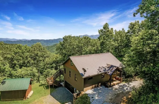 Nantahala Nook, cabin with hot tub,game room, fast wifi & mountain view