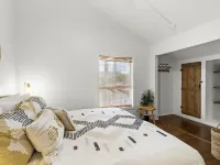 Updated condo with pools near golf courses