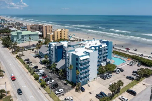 Oceanfront Views - Pvt Beach Area & Heated Pool - Easy Walk to Restaurants, Etc.