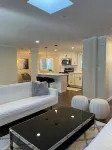 Cheerful & private 3 bedroom Shoreline home.