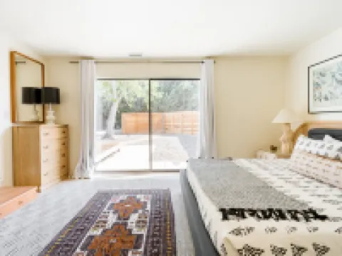 Waterfront A-Frame w/Mtn View, Pool, <15Min to Old Town, Jerome, Vineyards Hotels in Cottonwood-Verde Village